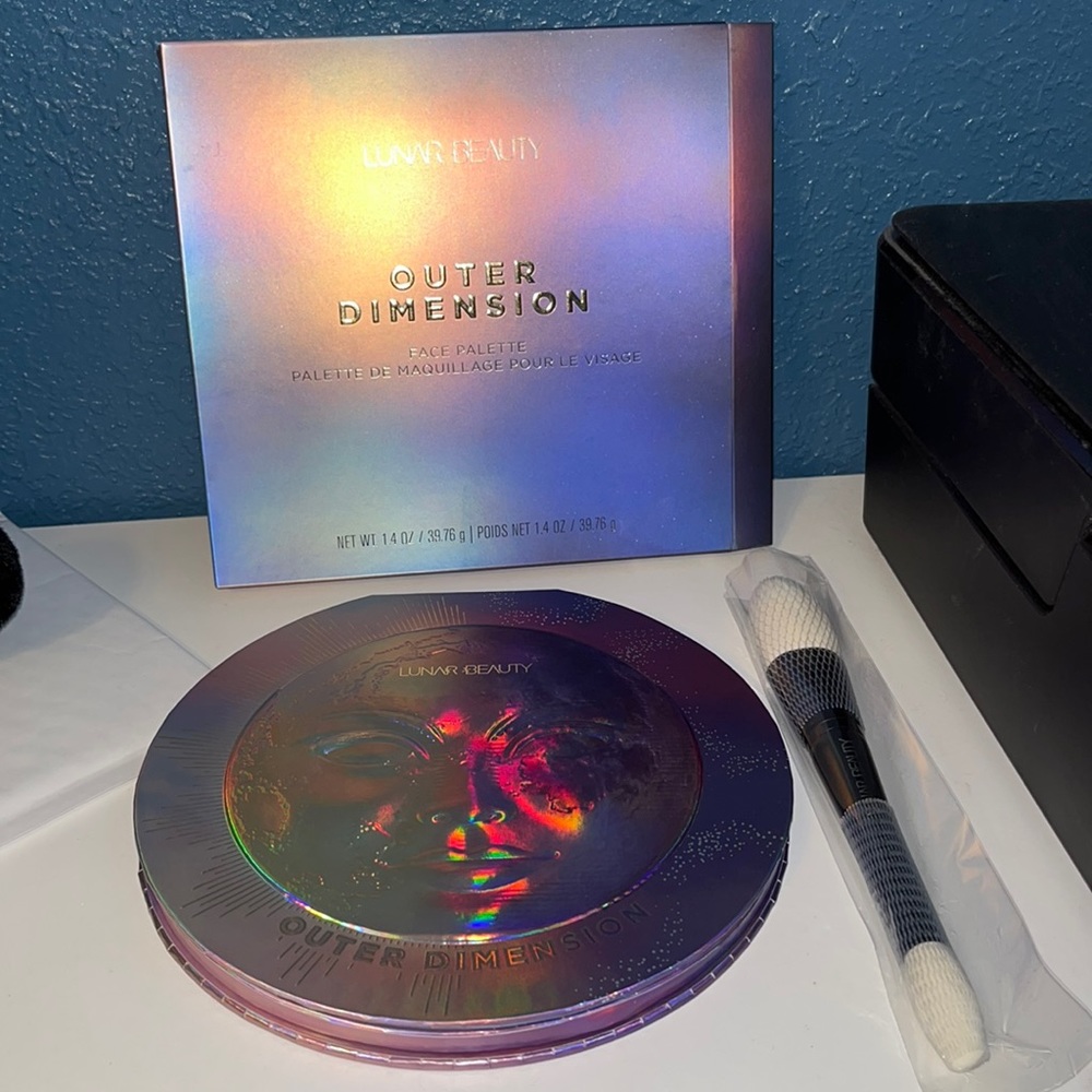 Lunar Beauty Outer Dimension Face Palette and brush